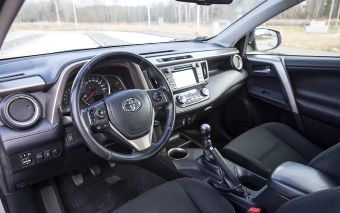 Toyota RAV4 cena 45000 przebieg: 310000, rok produkcji 2015 z Kielce małe 232